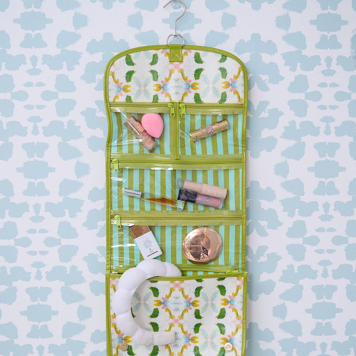 Dogwood Hanging Travel Case