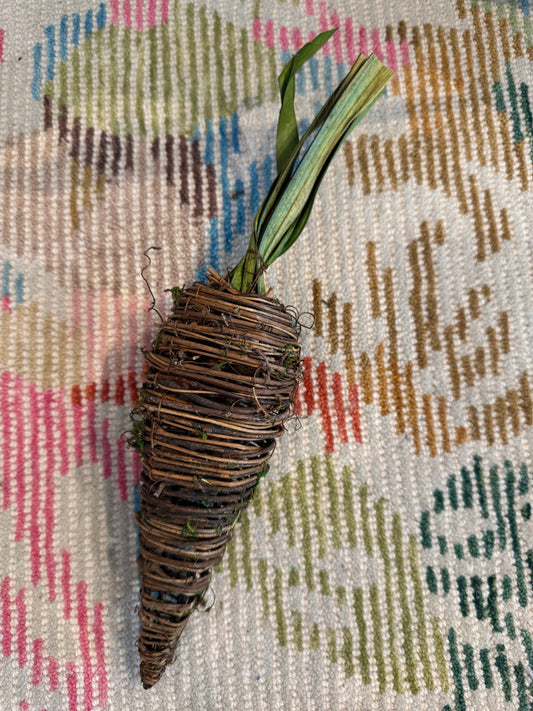 Willow Carrot Decor