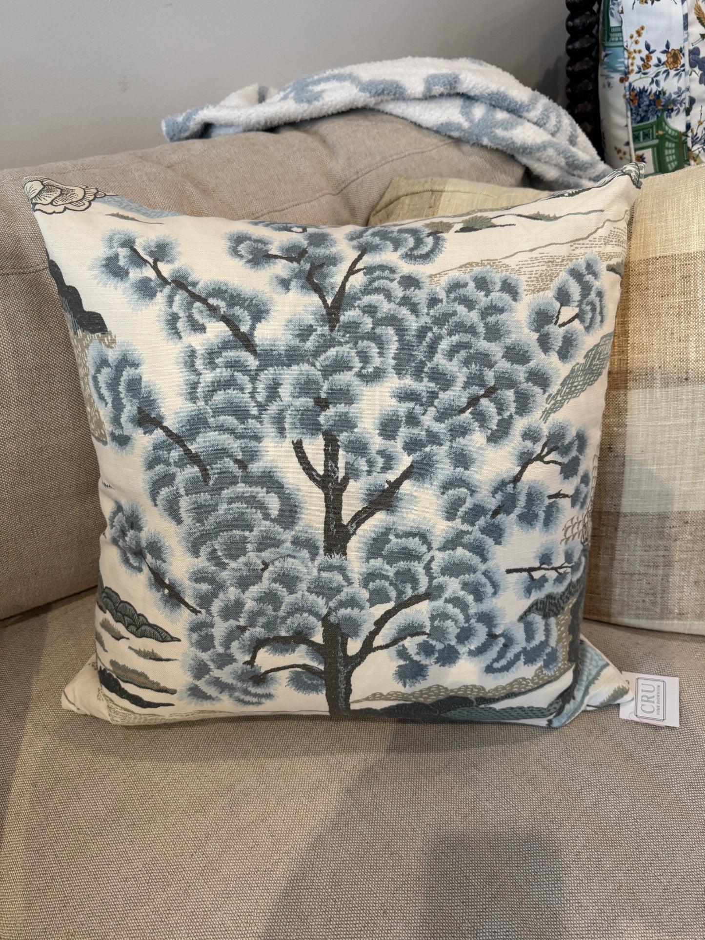 Daintree Pillow 22x22